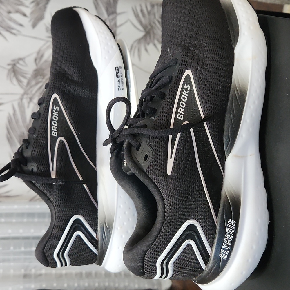 Brooks Glycerin 21 Black White Size 10 WIDE Running Walking  Sneakers Women’s